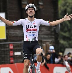 João Almeida não vai ao Tour em 2026 mas estará na Volta a Espanha e no Giro