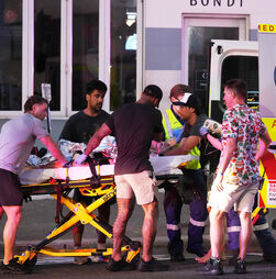 Dez mortos e 12 feridos após tiroteio numa praia de Sydney