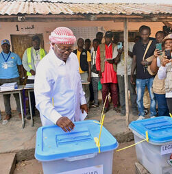 PJ apreende malas com 5 milhões de euros a homem próximo do ex-presidente da Guiné