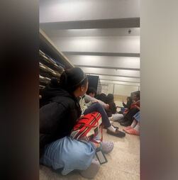 Vídeo mostra estudantes escondidos quando polícia chega após tiroteio na Universidade de Brown