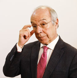 Marques Mendes divulga lista de 22 clientes 