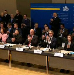 Zelensky e cerca de 30 países aprovam órgão para promover compensações à Ucrânia