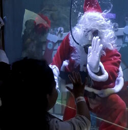 Pai Natal mergulha em aquário gigante no México