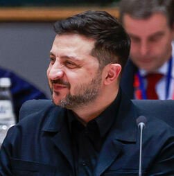 Zelensky diz que adesão à NATO está na Constituição ucraniana e não desiste da intenção