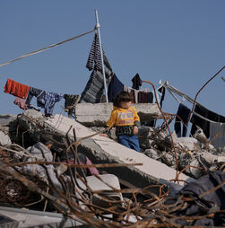 Médio Oriente: Equipas de resgate recuperam 77 corpos da mesma família na Cidade de Gaza