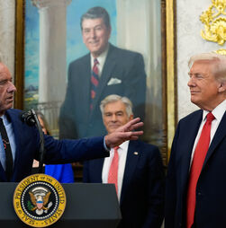 Administração Trump toma medidas para cortar o atendimento a crianças trans