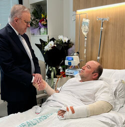 Homem que imobilizou o atirador de Sydney recebe doação de €1,4 milhões