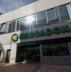 Mercadona vai dar semana de férias e Lidl subir salário de entrada para 1.000 euros em 2026