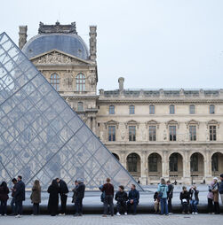 Trabalhadores do Louvre prometem voltar à greve em 5 de janeiro depois de 'trégua de natal'