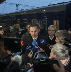 Montenegro faz visita a Kiev com 'significado especial' e traz afeto além de apoio 