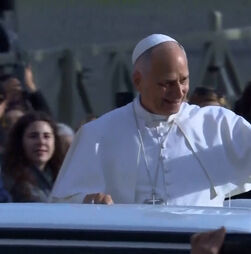 Papa chega à Praça de São Pedro para a última audiência jubilar