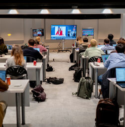 Direita espanhola ganha na Estremadura, extrema-direita duplica e PSOE tem derrota histórica