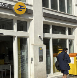 Ciberataque contra correio francês afeta envio de encomendas na véspera do Natal