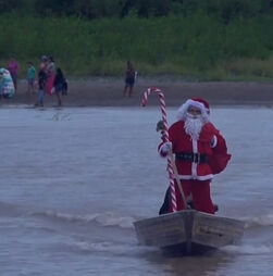 Pai Natal troca o trenó pelo barco: mais de 700 crianças da Amazónia receberam presentes 