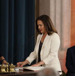 Indiscretos: afinal, a ministra da Justiça existe