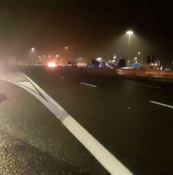 Camião-cisterna explode na autoestrada entre Roma e Nápoles durante o pico de trânsito do Natal  