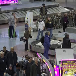 Milhares de pessoas enchem aeroportos para chegarem a tempo da noite de Natal