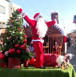 Natal volta a encher as ruas de Nazaré após dois anos de guerra  