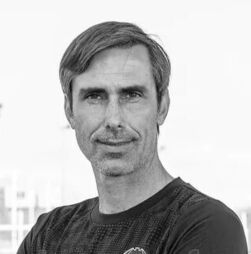 Treinador espanhol e três filhos morrem em naufrágio na Indonésia