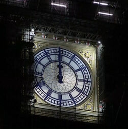 Relógio mais famoso do Reino Unido pronto para tocar à meia-noite na véspera de Ano Novo 