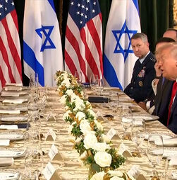Imagens mostram Trump e Netanyahu juntos em reunião e jantar    