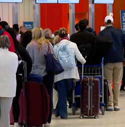 Voos cancelados e atrasados: Tempestades de inverno causam caos nos aeroportos norte-americanos 