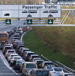 Suspensas ligações ferroviárias entre Inglaterra e França devido a problema na rede elétrica do Eurotúnel