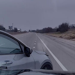 Polícia imobiliza carro após condutor adormecer ao volante nos EUA