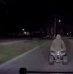 Roubam moto 4 e fogem à polícia até se despistarem  