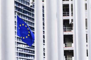 Confiança dos consumidores na UE e zona euro tem ligeira subida em setembro