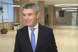 “Não vejo gravidade”: José Luís Carneiro minimiza escutas da Operação Influencer divulgadas pela SÁBADO