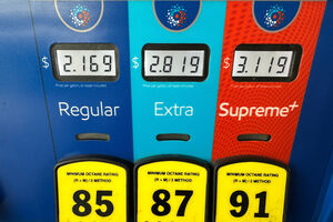 Trump anuncia alivio nas restrições ao consumo de combustível dos veículos