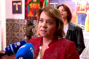 “A crise da comunicação social é uma das mais graves que pode acontecer na democracia”, diz Catarina Martins 