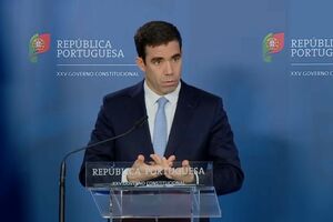 Leitão Amaro diz que Governo não pode “passar cheques a nenhuma empresa em concreto” para garantir a coesão territorial 