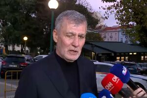 “Ninguém consegue com mil euros anuais sustentar um filho a estudar na universidade”, diz Gouveia e Melo 