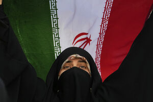 A obrigatoriedade do hijab continua a ser motivo de debate na sociedade iraniana