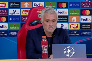 Mourinho: "Ríos é um grande jogador e não conseguiram rebentar com ele"