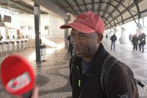 “Não haverá mais nenhum”: passageiros aguardam pela chegada do barco em dia de greve geral no Barreiro  