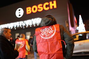 Piquetes de greve geral tentam parar fábricas e transportes