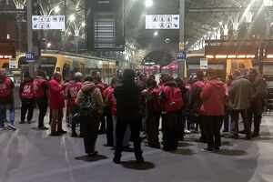 Piquetes de greve geral tentam parar fábricas e transportes