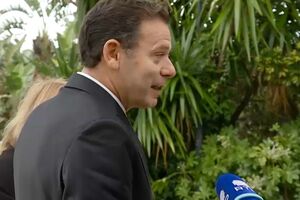 Montenegro assegura que "o país está a trabalhar" e a parte que está em greve "é minoritária"