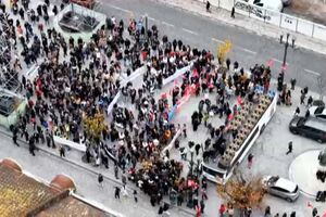 Imagens de drone mostram manifestação na avenida dos Aliados em dia de greve geral