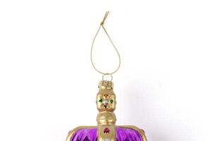 Coroa de Natal inspirada em Carlos III à venda por 97€