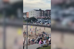 Vídeo mostra pânico na praia após disparos durante ataque mortal em Sydney 