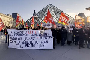 Trabalhadores do Museu do Louvre em greve por melhores condições de trabalho 