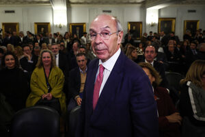 Marques  Mendes,  68 anos,  candidata-se a Belém com o apoio dos partidos do Governo