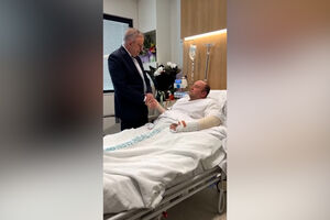 "É uma grande honra”: primeiro-ministro australiano visita homem que desarmou suspeito de tiroteio na praia de Bondi 