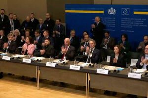 Zelensky e cerca de 30 países aprovam órgão para promover compensações à Ucrânia