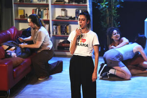 Um dos espetáculos que nos conquistaram foi "Aquela Canção Sobre o Fim", criação teatral de Mário Coelho