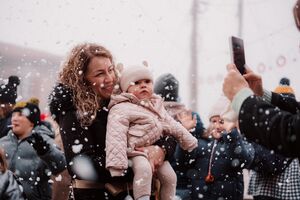 Gralheira recebe Aldeia do Pai Natal: Magia do Natal com neve e visitantes.
